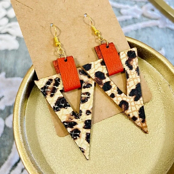 CLEARANCE LAST PAIR ✨NEW✨Leopard & Burnt Orange Earrings! - Picture 2 of 2